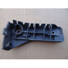 Крепеж бампера передний правый AUDI A4 01-04 SDN / 02-04 AVANT (B6)