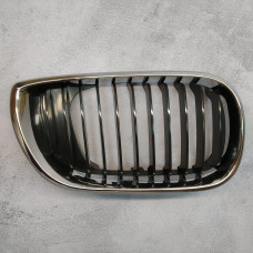 Решетка правая рамка хром. ребра черн. BMW 3 (E46) 98-01 SDN/TOURING