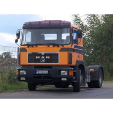 Лобовое стекло MAN F90 / M90 / M2000  1986-2000. (узкая кабина) PILKINGTON.